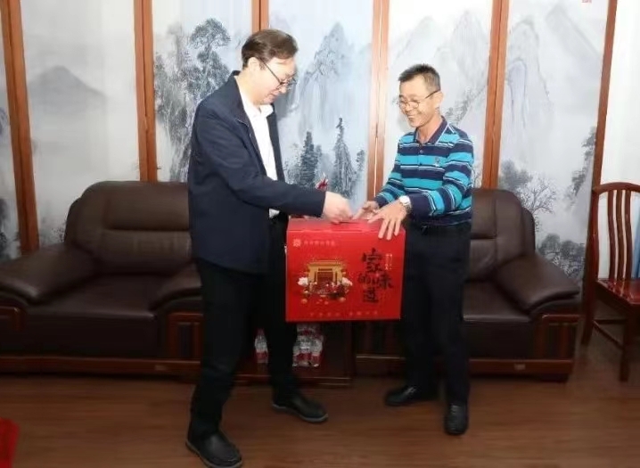 陈波一行到尊龙凯时开展新春走访慰问.jpg