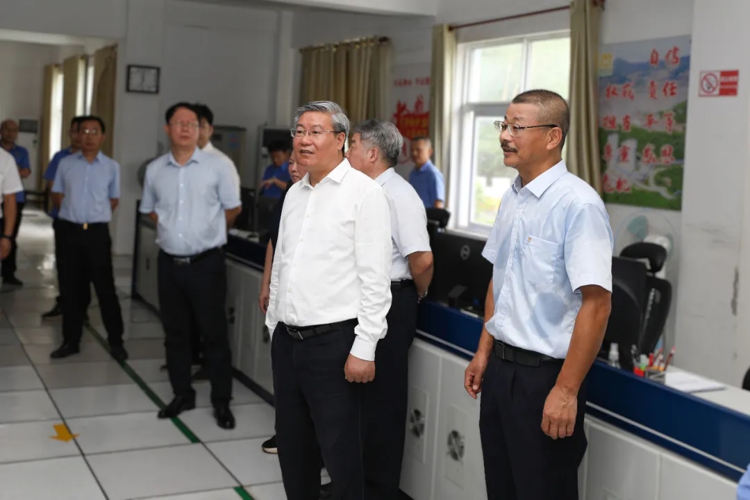 1715855032559075.jpg 海南省政协主席李荣灿到尊龙凯时调研3_副本.jpg